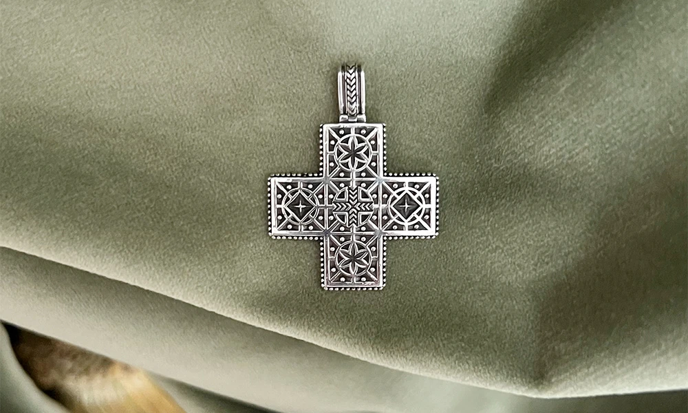 Equal-Armed Cross for woman "Gatanakhsh"
