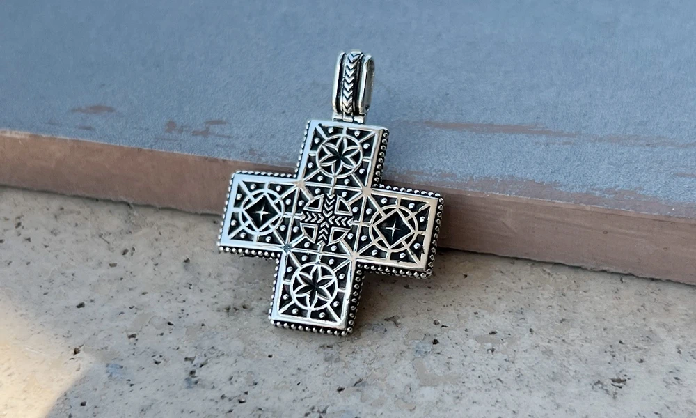 Equal-Armed Cross for woman "Gatanakhsh" thumbnail